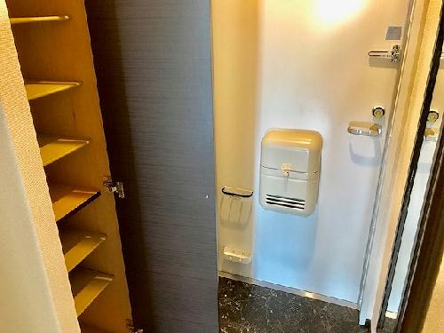 玄関　大きいシューズボックス