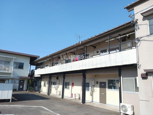 巾クレストの建物外観