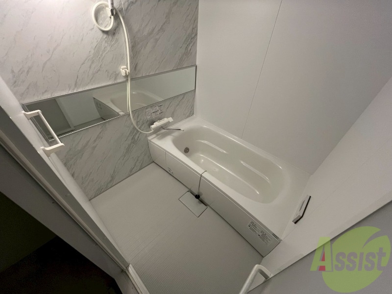 バス・シャワールーム　お風呂になります。一日の疲れを癒してくださいね。