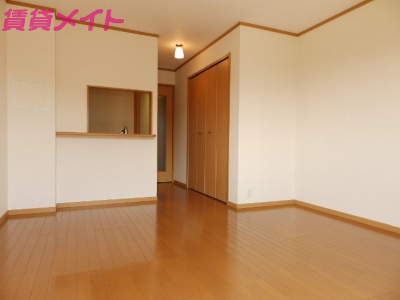 居室・リビング　同物件別室写真