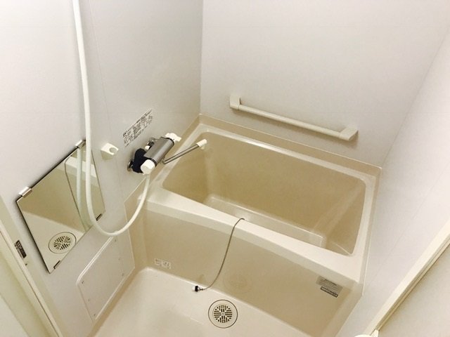 バス・シャワールーム　浴室は乾燥機付。雨の日、室内干しも気になりません！