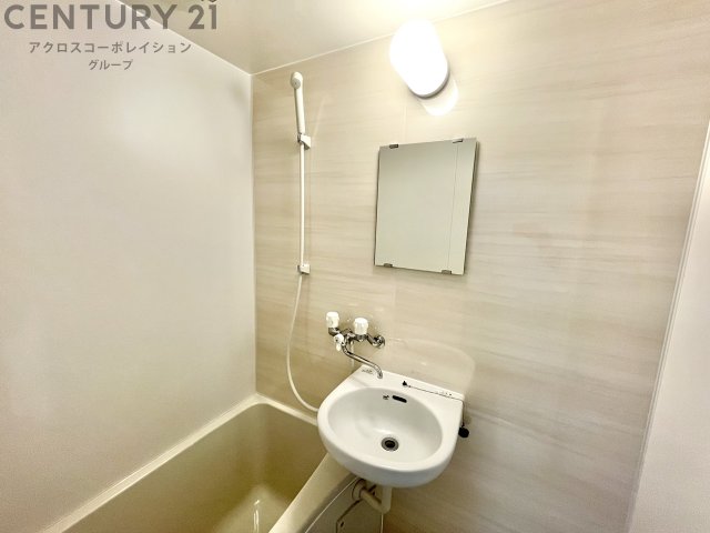 洗面設備　浴室内に洗面台付き!