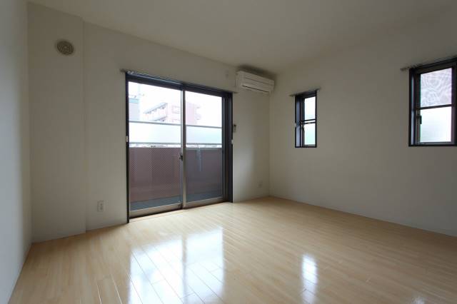 居室・リビング　１０１号室内装写真