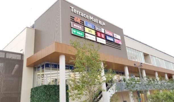 ショッピングセンター　テラスモール松戸（ショッピングセンター）まで800m