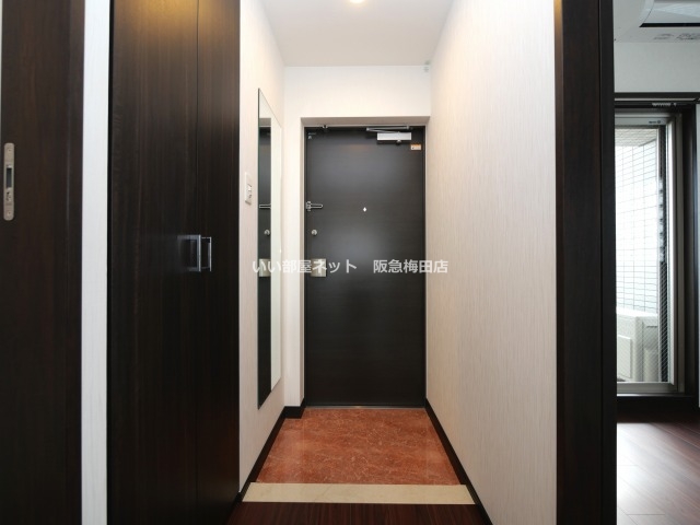 玄関　同シリーズ別部屋仕様写真となります。