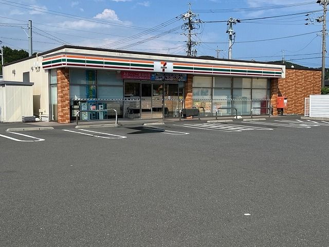 コンビニ　セブンイレブン　向谷1丁目（コンビニ）まで90m