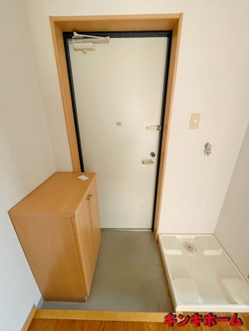 玄関　写真は別のお部屋のものでございます