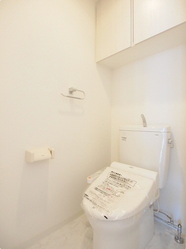 トイレ　※同じ間取り別部屋の写真です