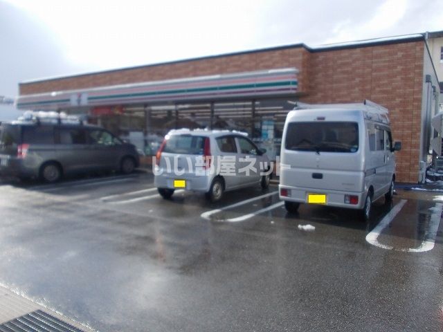 コンビニ　セブンイレブン 高岡本郷2丁目店（コンビニ）まで558m