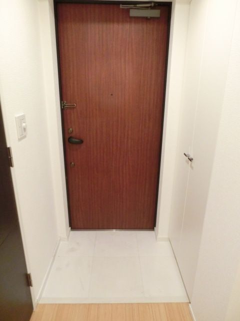 玄関　※別号室参考写真です※