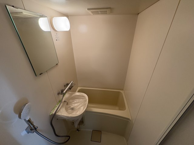 バス・シャワールーム　シャワーヘッド、シングルレバー入れ替え済♪　清潔感のある浴室