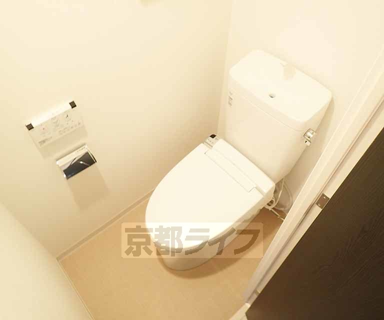 トイレ　ウォシュレットつきです。