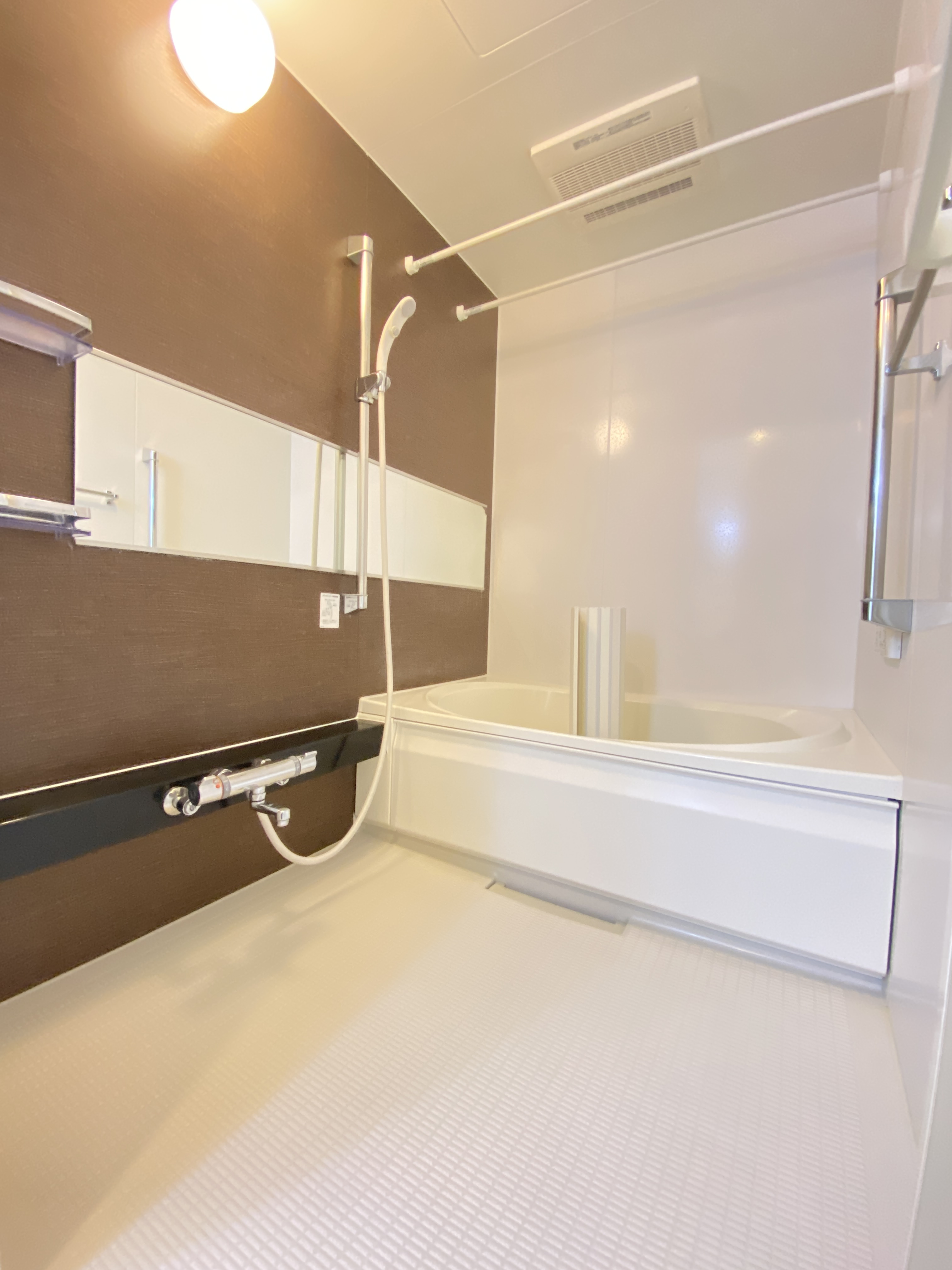 バス・シャワールーム　追炊き及び浴室乾燥機付きバスルーム