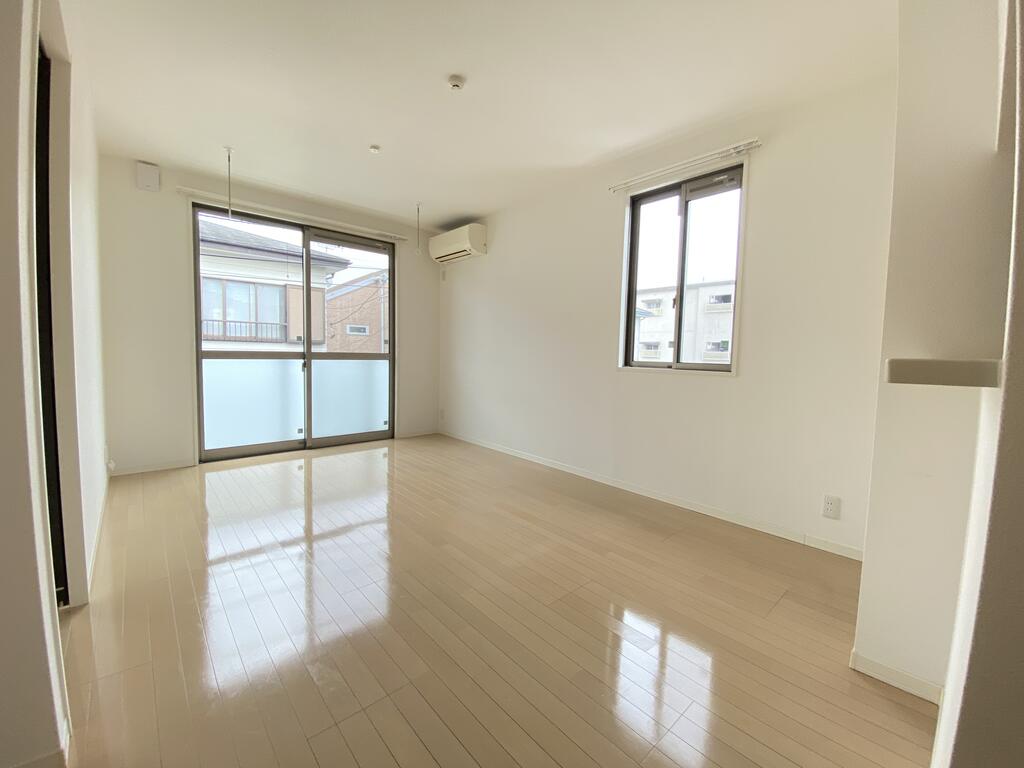 居室・リビング　南西角部屋フローリング12.8帖のリビングルームです。