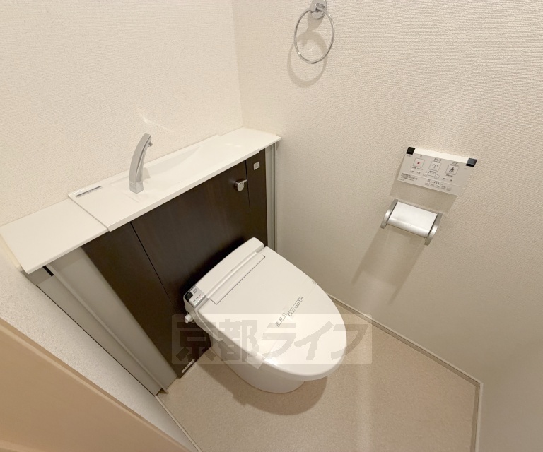ＪＲ東海道本線 石山駅 徒歩17分 6階建 築11年のトイレ写真