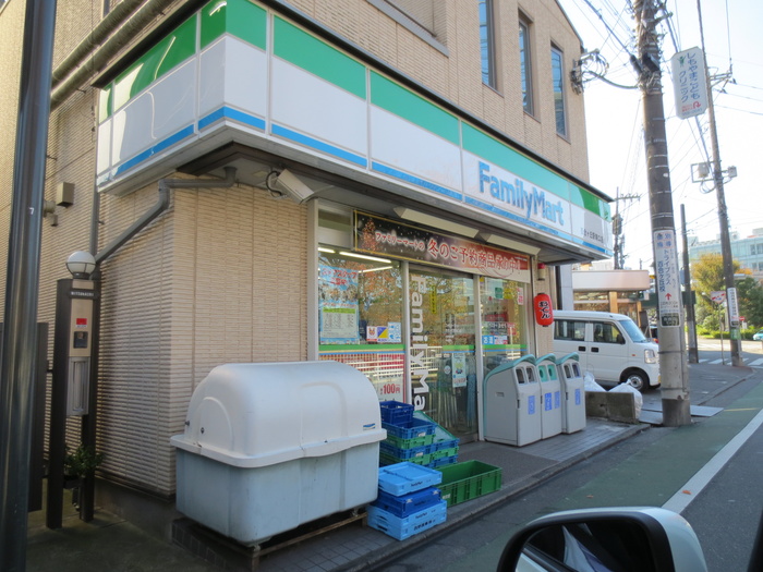 コンビニ　ファミリーマート（コンビニ）まで400m