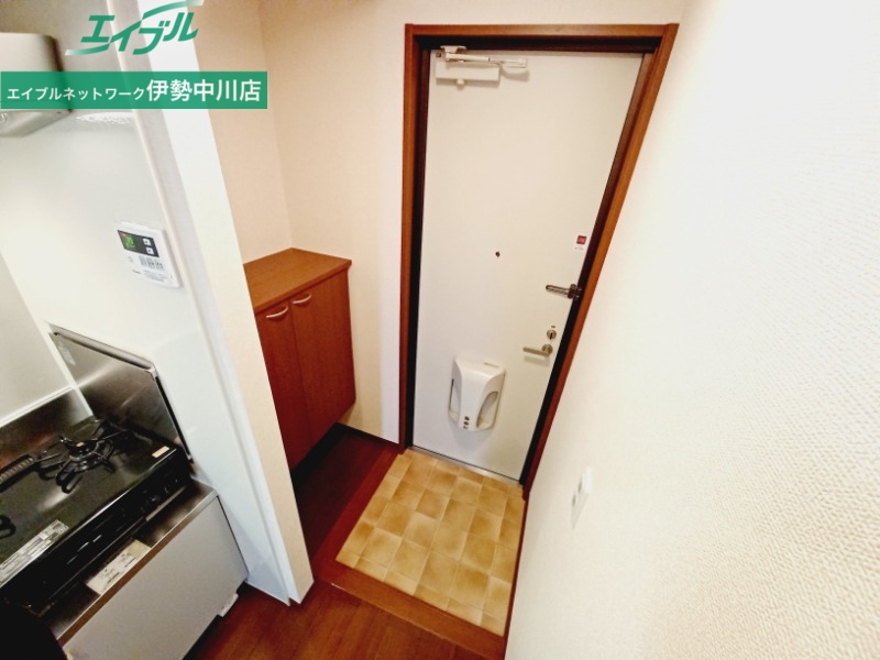 玄関　同タイプの部屋写真です