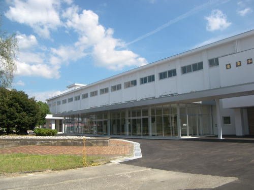 駐車場　金津中学校まで1100m