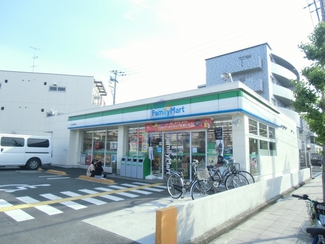 コンビニ　ファミリーマート豊中長興寺店（コンビニ）まで244m