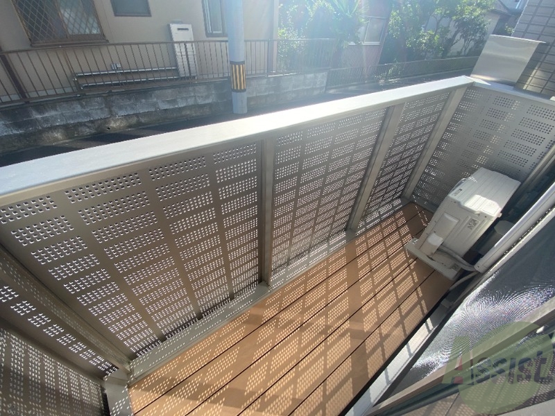 バルコニー　バルコニー付きなので晴れた日は洗濯物が干せそうです。