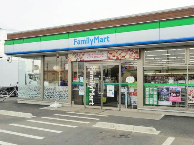 コンビニ　ファミリーマート札幌琴似2条店（コンビニ）まで124m