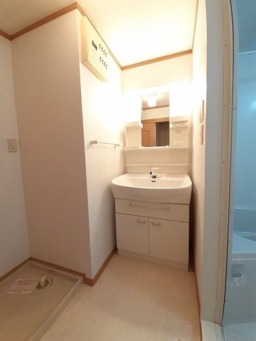 洗面設備　脱衣スペースもあります