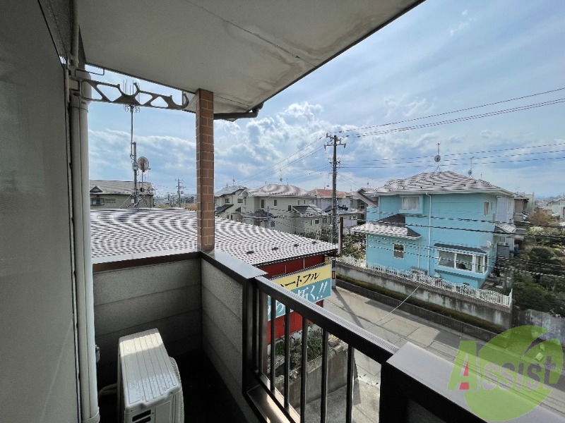 バルコニー　広いバルコニーです。洗濯物が干しやすいですね。