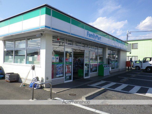 コンビニ　ファミリーマート（コンビニ）まで632m