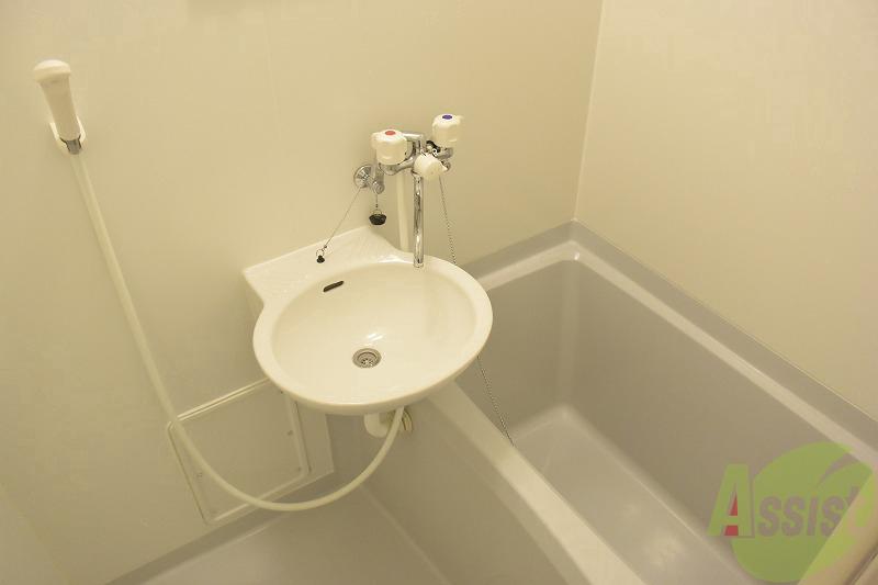 バス・シャワールーム　１日の疲れを癒せます