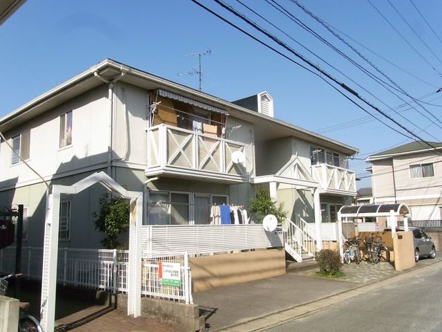 建物外観　１Ｆ東南角１０２号の募集です。