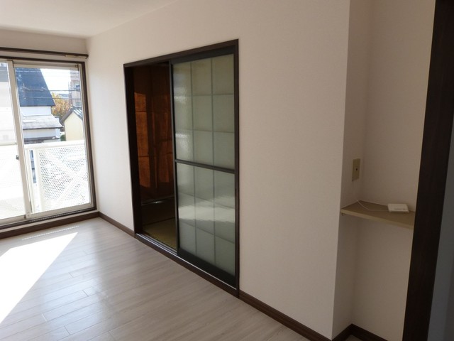 その他部屋・スペース　【リビングダイニング】南向きで通風、採光良好です。＊参考画像