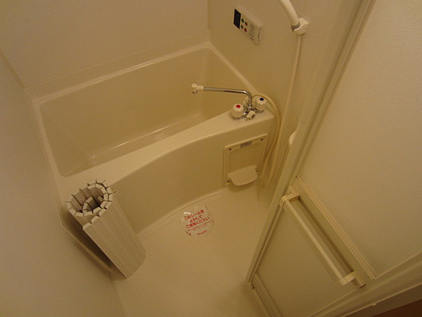 バス・シャワールーム　コンパクトで使いやすいお風呂です
