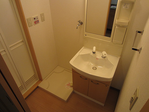 洗面設備　朝の身支度には欠かせない独立洗面化粧台