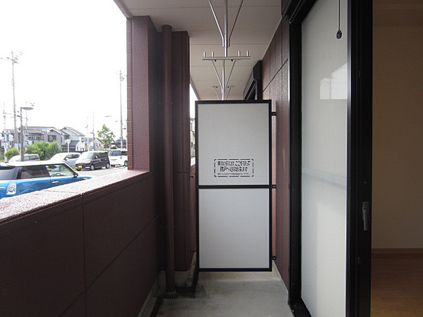 バルコニー　陽当たり良好なバルコニーです