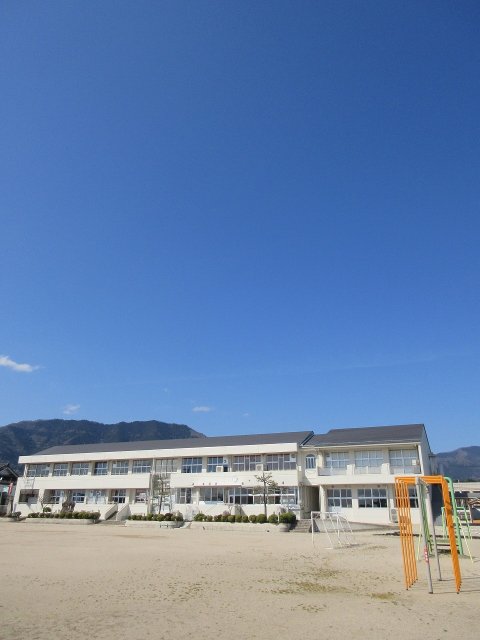 小学校　津山市立新野小学校（小学校）まで700m
