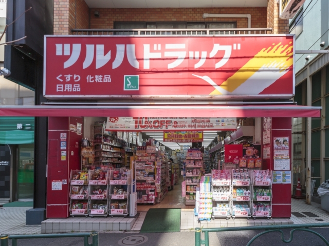 ドラックストア　ツルハドラッグ早稲田店（ドラッグストア）まで637m