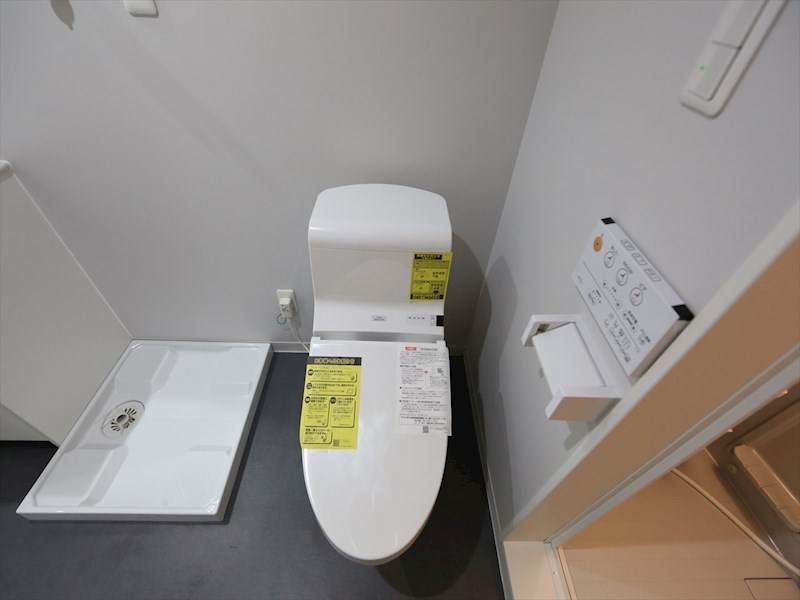 トイレ　温水洗浄暖房便座付トイレ　同仕様写真
