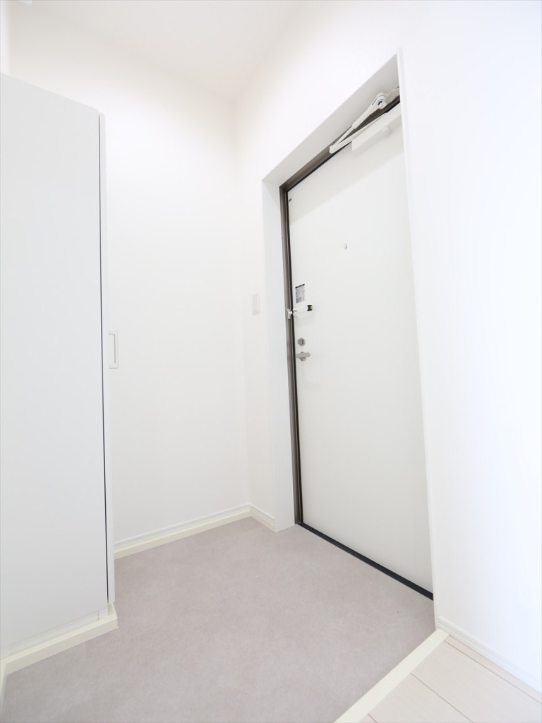 玄関　玄関　シューズボックス付（収納充実してます）　同仕様写真