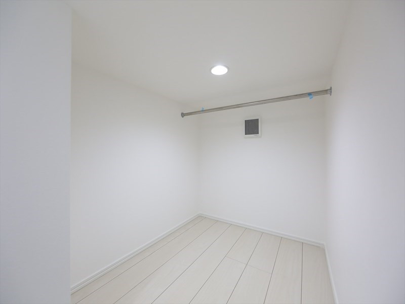 収納　ウォークインクローゼット（収納充実してます）　同仕様写真