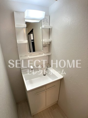 洗面設備　朝の支度にも助かる、独立の洗髪洗面化粧台