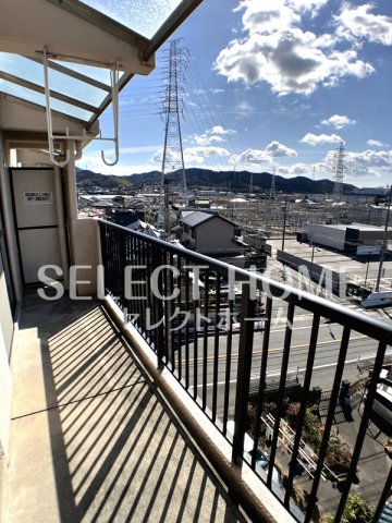 バルコニー　暖かな日差しのふりそそぐバルコニー