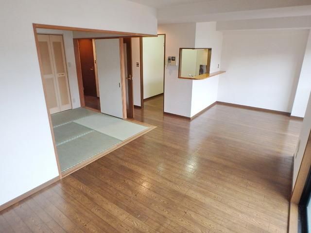 その他部屋・スペース　★お洒落なカウンターキッチンの12.3帖のリビングです★