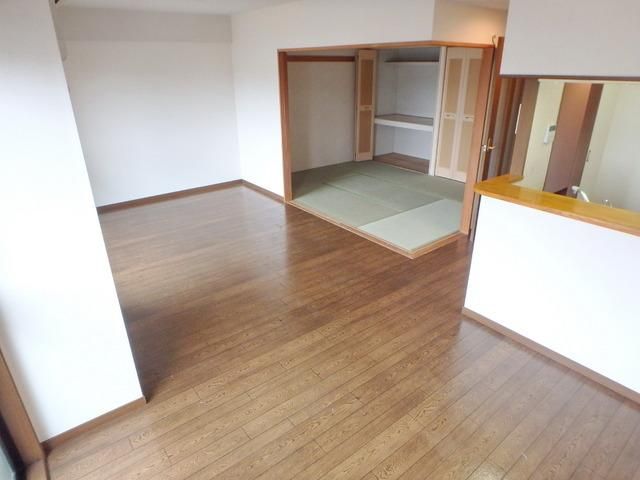 居室・リビング　★12.3帖の広々リビングです★