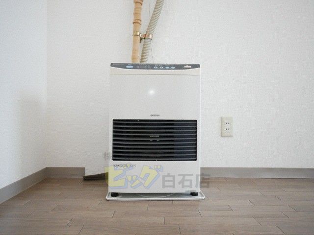 その他設備　冬は暖かく経済的な灯油ストーブがついています♪