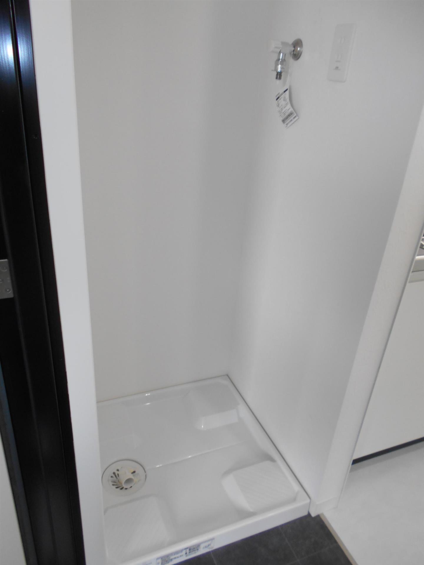 その他設備　玄関部分に室内洗濯機置き場あり♪