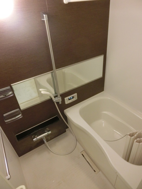 バス・シャワールーム　浴室乾燥機付きバスルーム。疲れをリセット。