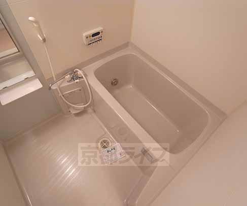 バス・シャワールーム　浴室乾燥機＆追い炊き機能付のお風呂です。