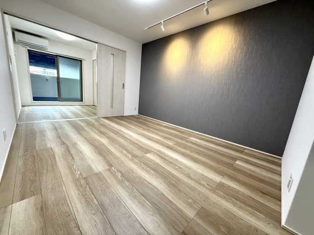 居室・リビング　エアコン付きで快適に過ごせます♪