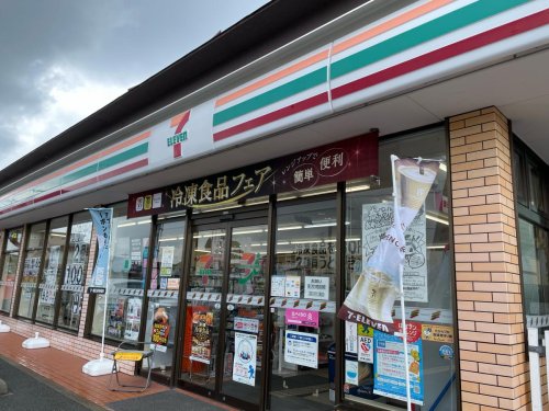 コンビニ　セブンイレブン 宝塚中野町店（コンビニ）まで736m