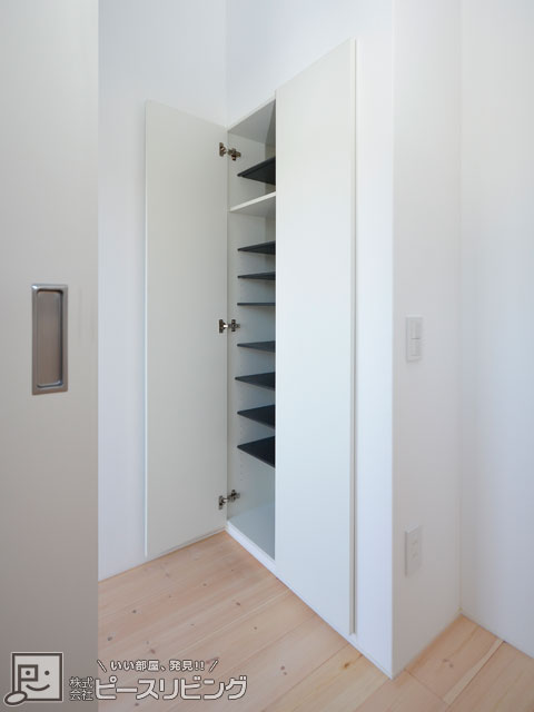 玄関　ピース・アレグリア ※同タイプの室内写真です。
